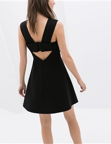 Vestido com laço nas costas
